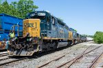 CSX 8872 leads M427 into the Hill Yard